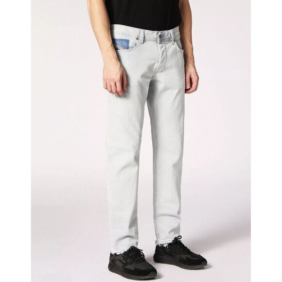 $228 Diesel Men's Larkee-Beex-R 084TK Regular Tapered Light Jeans Size W27 X L32 - Picture 3 of 12